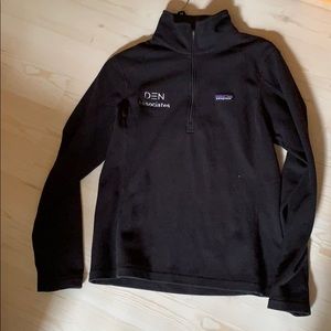 (Has logo) Black Patagonia quarter zip